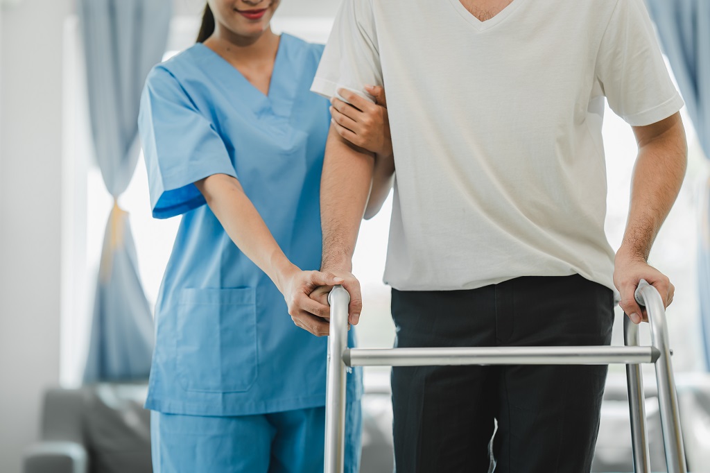 La Fisioterapia: Clave para una Recuperación Rápida y Eficaz 1 osteoarthritis physical therapist therapy and help 2025 03 08 13 58 04 utc 2